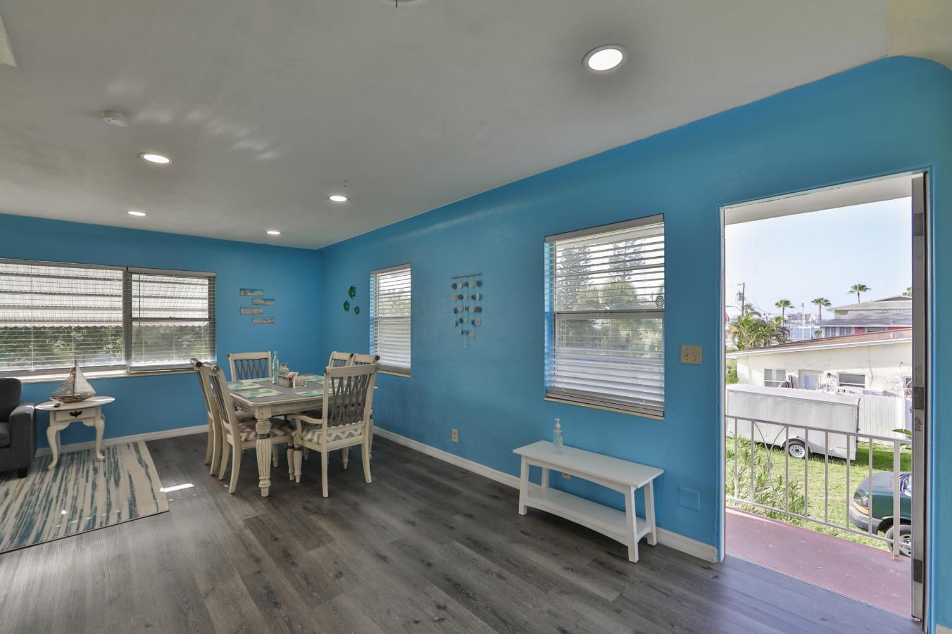 Lovely Vacation Home 1 Block From Beach & Downtown Gulfport St. Petersburg Exterior photo